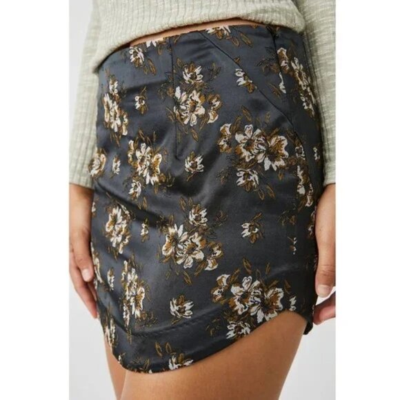 NWT Free People black jacquard floral print satin-like mini skirt, 8 - Picture 9 of 16